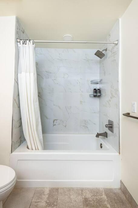Apartment Luxurious Penthouse In Beverly Hills - Sleeps 10 Los Angeles
